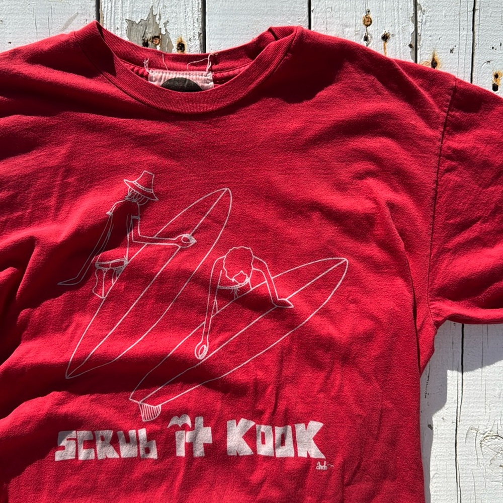 Surf Graphic Tee by ando & friends Brand
